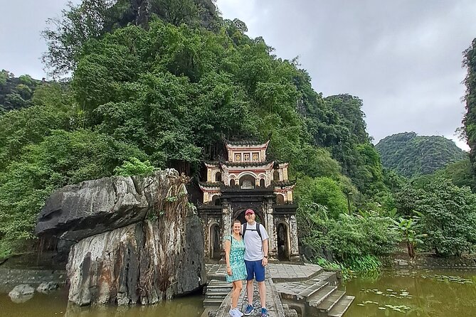 Ninh Binh Luxury Day Tour by Limousine- Small Group- All included - Cycling through villages and visiting a local family