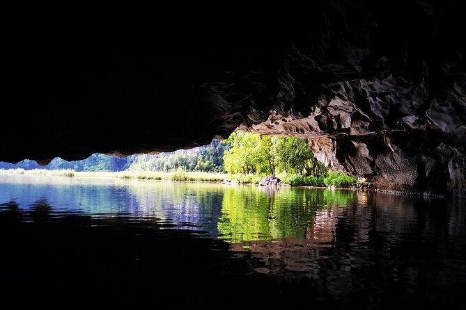 Ninh Binh Luxury Day Tour by Limousine- Small Group- All included - The guide and group size
