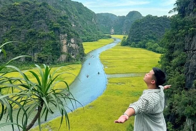 Ninh Binh Tour from Hanoi for 6-9 Pax/tour by DCar Limousine - Mua Cave and the climb for the panorama