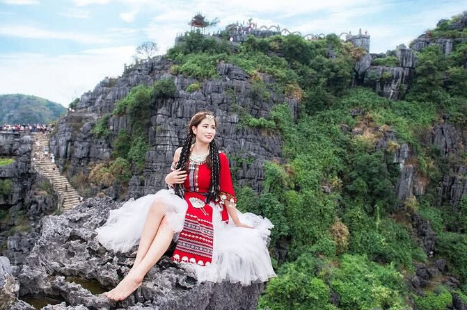 Ninh Binh Tour from Hanoi for 6-9 Pax/tour by DCar Limousine - What lunch and inclusions mean for the price