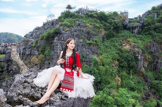 Ninh Binh Tour from Hanoi for 6-9 Pax/tour by DCar Limousine - Guide service and the human side of the day
