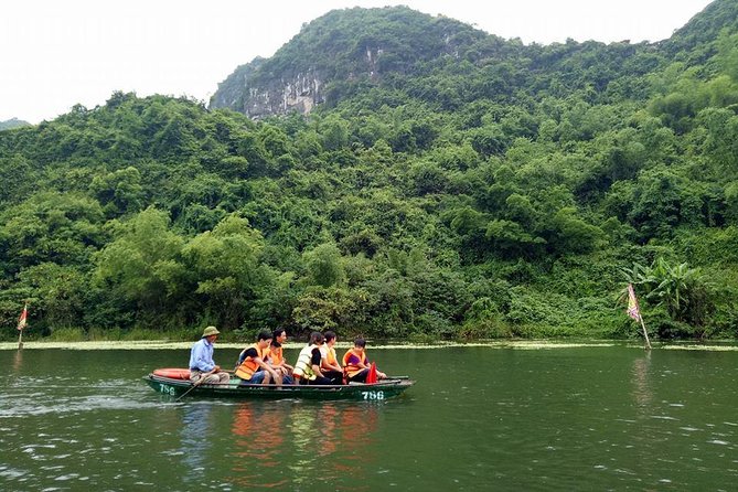 Ninh Binh Tour Hoa Lu Tam Coc Full Day: Biking,Boating,Tickets,Lunch, Limousine - Vietnamese lunch before the Tam Coc boat ride