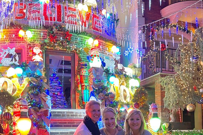 NYC Christmas Lights Tour by Limousine, SUV Or VAN. Dyker Heights - Dyker Heights delivers the holiday spectacle