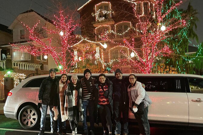NYC Christmas Lights Tour by Limousine, SUV Or VAN. Dyker Heights - Limousine, SUV, or van: choosing the right ride
