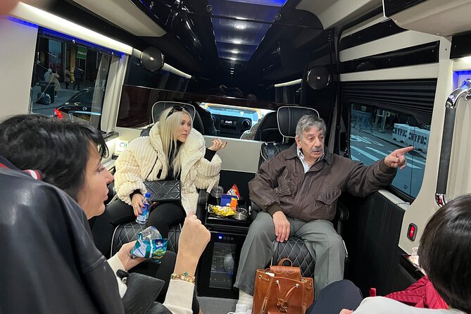 NYC Christmas Lights Tour by Limousine, SUV Or VAN. Dyker Heights - What families and older adults should expect