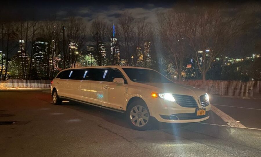 NYC Limousine Tour By Stretch Limo-King And Queen Limo NYC - Who should book this limo tour?