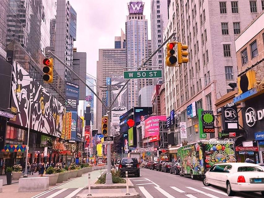 NYC: Private Home Alone 2 Stretch Limousine Tour with Pizza - Who will enjoy it most