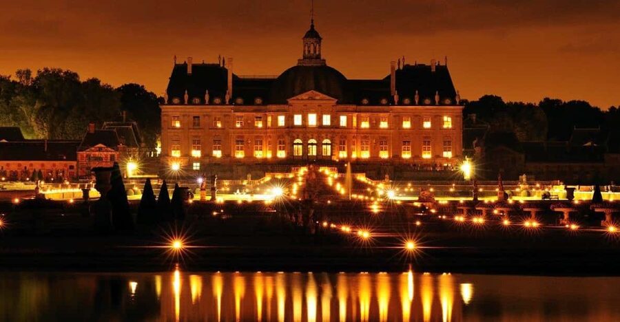 Paris: Candlelit Dinner at Vaux-le-Vicomte by Limousine - Arriving at the château and finding your way