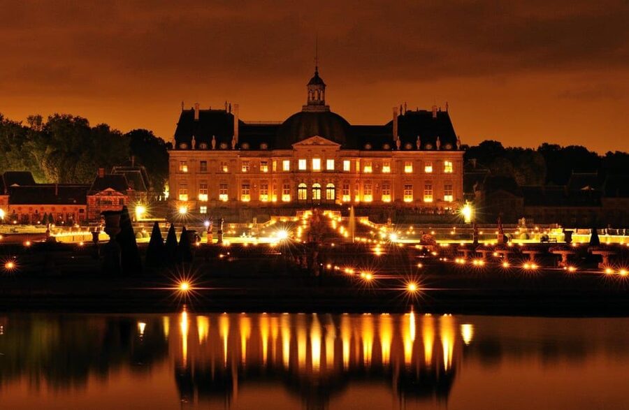 Paris: Candlelit Dinner at Vaux-le-Vicomte by Limousine - The limousine ride from central Paris