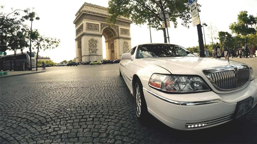 Paris: Romantic Limousine Tour - The one-hour route through central Paris
