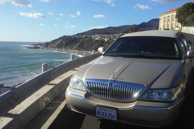 Private 4-Hour Limo Tour of LA by a TV Personality with Drinks - Beverly Hills, movie-star homes, and Rodeo Drive
