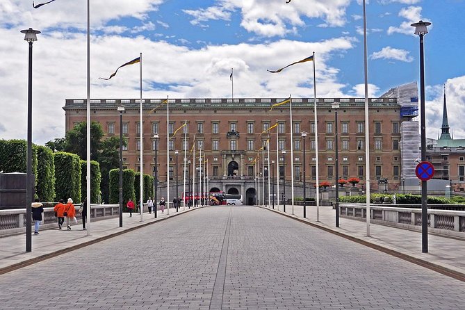 Private 4h VIP city tour by limousine car and guide in Stockholm - Stockholm City Hall and the Nobel connection