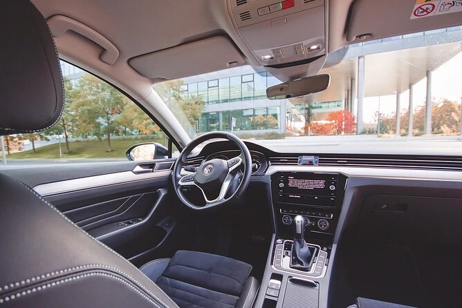 Private ARRIVAL Transfer by LIMOUSINE 3+1pax - Final verdict: book it for ease, not the lowest fare