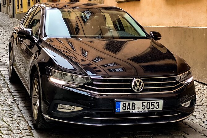 Private ARRIVAL Transfer by LIMOUSINE 3+1pax - Car comfort for a group of three