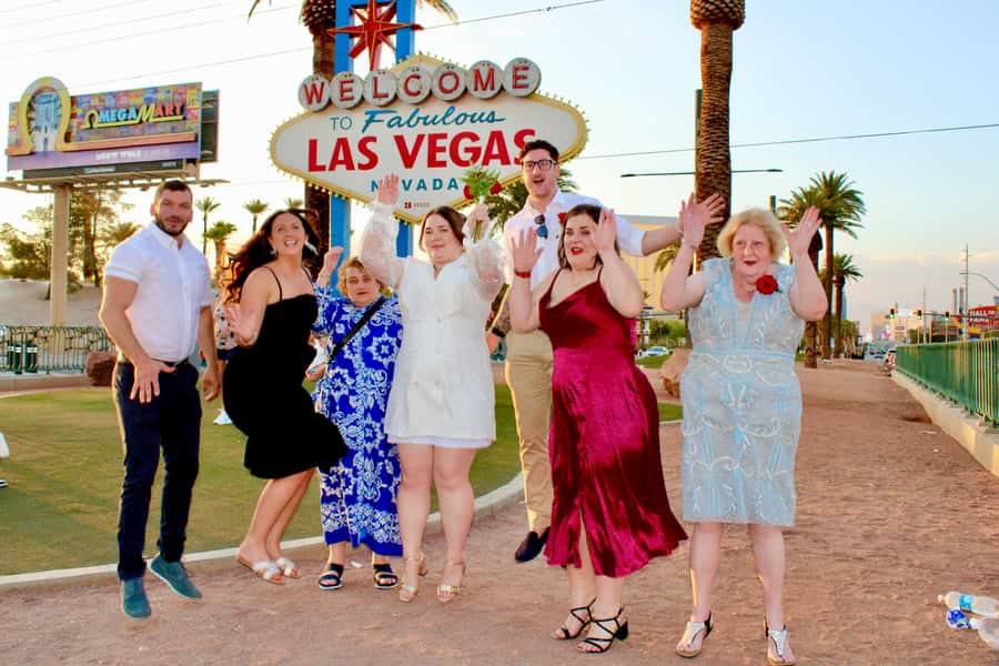 Private Limo 2.5hr Tour of Vegas with Champagne - Is $499 good value for your group?
