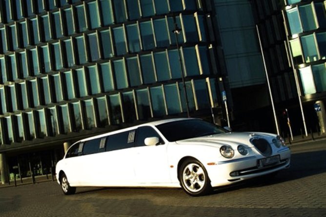 Private Limo Service: Airport Transfer from Chopin WAW - Leaving Chopin Airport without the usual scramble