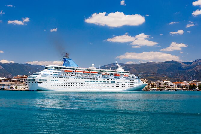 Private Limo Transfer From Athens/Suburbs To Pireaus Port - What the Mercedes vehicle adds
