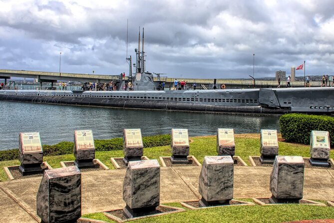 Private "Limousine" USS Arizona Memorial & Cultural Honolulu Tour - Snacks, drinks, and the small comforts