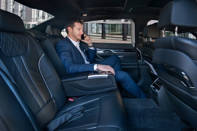 Private Luxury Airport Transfer with Limousine - Comfort for couples and business passengers