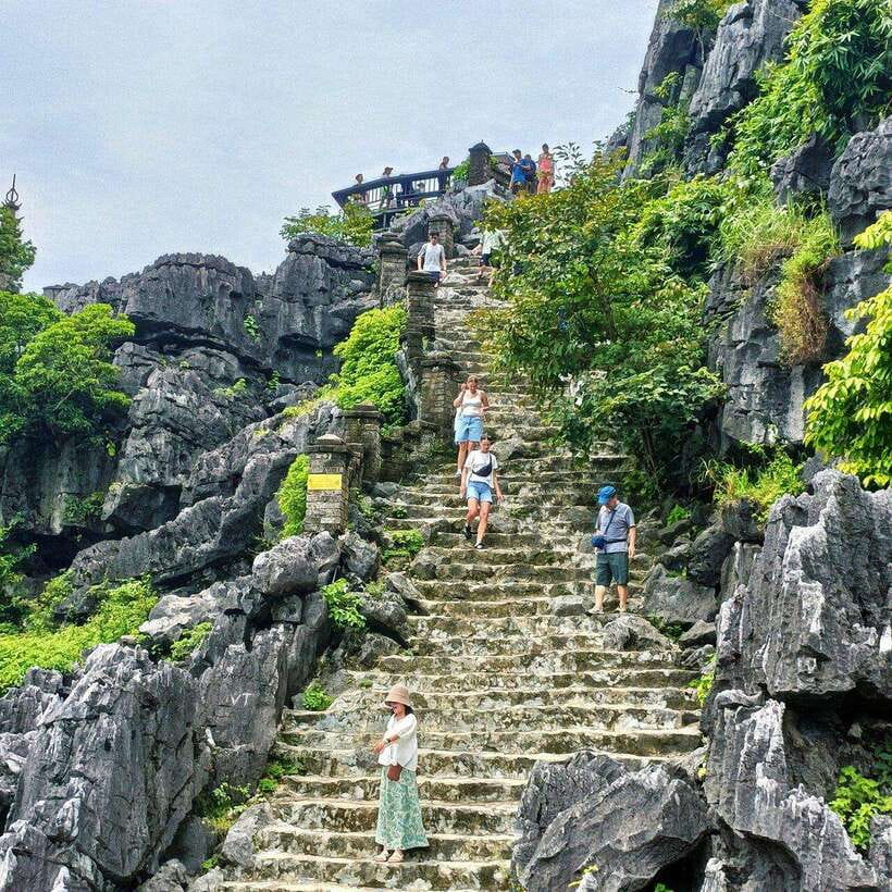 Private Ninh Binh Full Day Tour by Luxury Limousine - Climbing Mua Mountain for the Tam Coc view