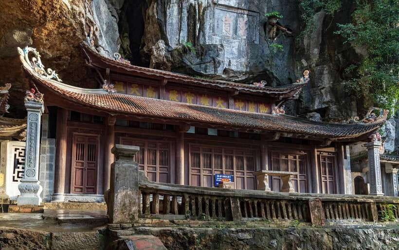 Private Ninh Binh Full Day Tour by Luxury Limousine - Lunch with Vietnamese dishes near Tam Coc