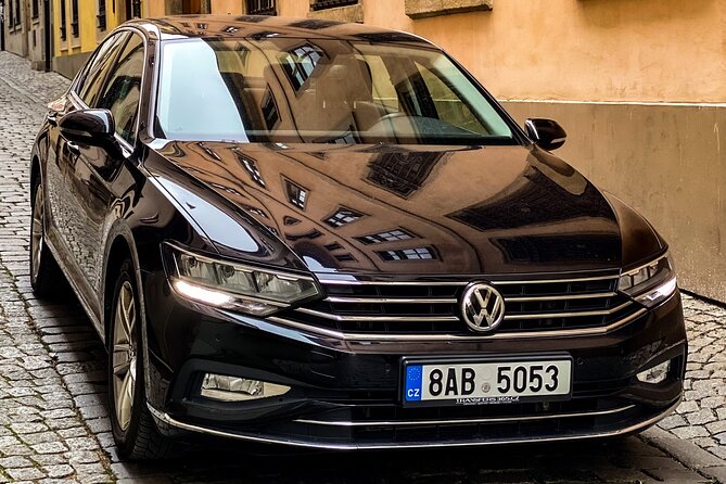 Private ROUND-TRIP (FROM and TO the AIRPORT) by LIMOUSINE 3+1pax - Key points at a glance