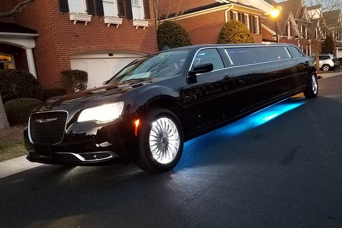 Private Transfer: Las Vegas to LAS Airport by Luxury SUV or Limousine up to 8 p - Choosing between an Escalade and a limousine