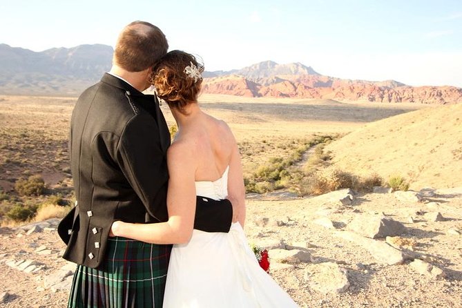 Red Rock Canyon Wedding by Private Limousine - The Red Rock ceremony and photography