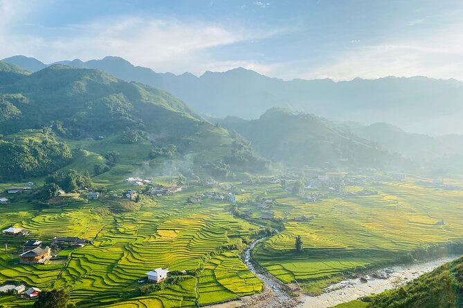 Sapa 3D2N Homestay and Hotel Experience by Limousine Bus - Leaving Hanoi by sleeping bus