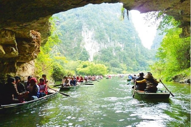Trang An Hoa Lu Mua Cave Tour [Japanese guide, limousine bus, lunch and dinner included] - Trang An by boat is the day’s calm center