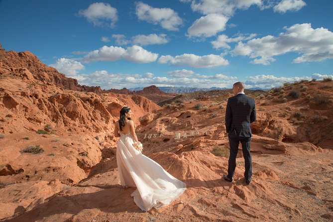 Valley of Fire Wedding by Private Limousine - A red-rock wedding without a large production