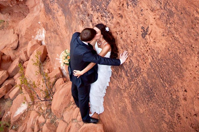 Valley of Fire Wedding by Private Limousine - Photography, flowers, and the champagne toast