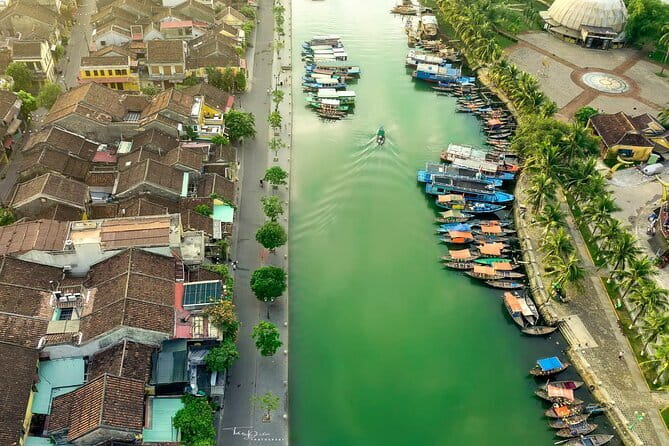 VIP Limousine: Hoi An to Hue Trip - Driver service and communication