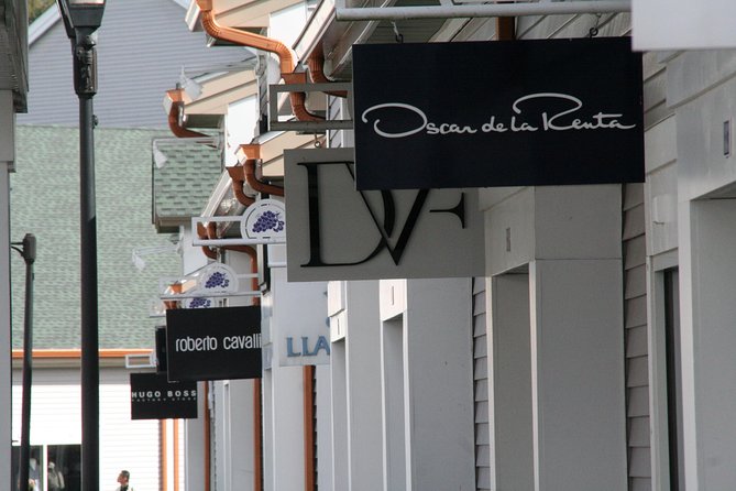Woodbury Common Premium Outlet Shopping Private Day Trip by Limousine from NYC - The 9:00 a.m. pickup in Manhattan